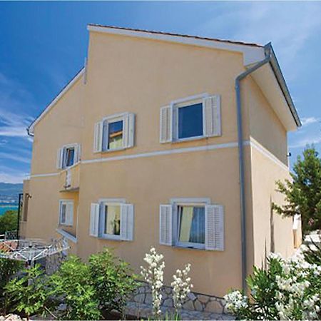 1 Bedroom Beautiful Apartment In Малинска Экстерьер фото