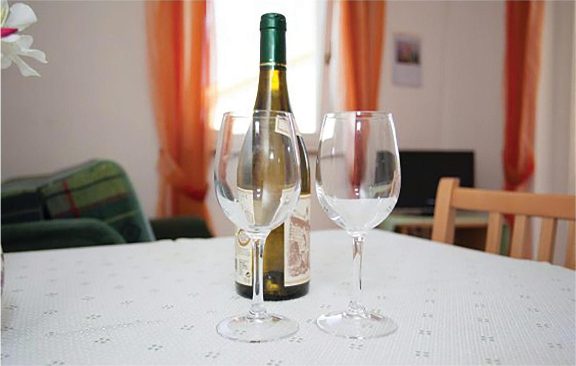 1 Bedroom Beautiful Apartment In Малинска Экстерьер фото
